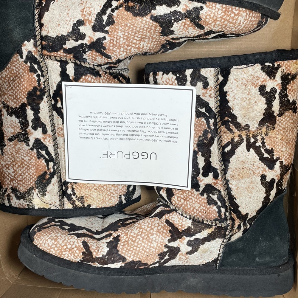 UGG Classic Short Reptile Calf Hair Boot (size 10)